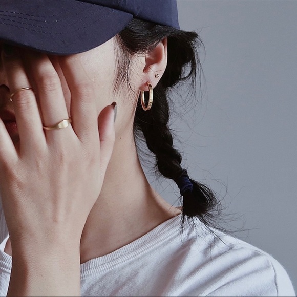 18K Gold Plated Band Ring - Picture 4 of 8